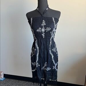 Chic Black and White Embroidered Swim Coverup